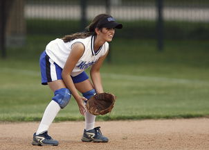 KAIYUN 中国大陆-苏炳添现场观看学生田径比赛，田径运动员苏炳添的比赛成绩